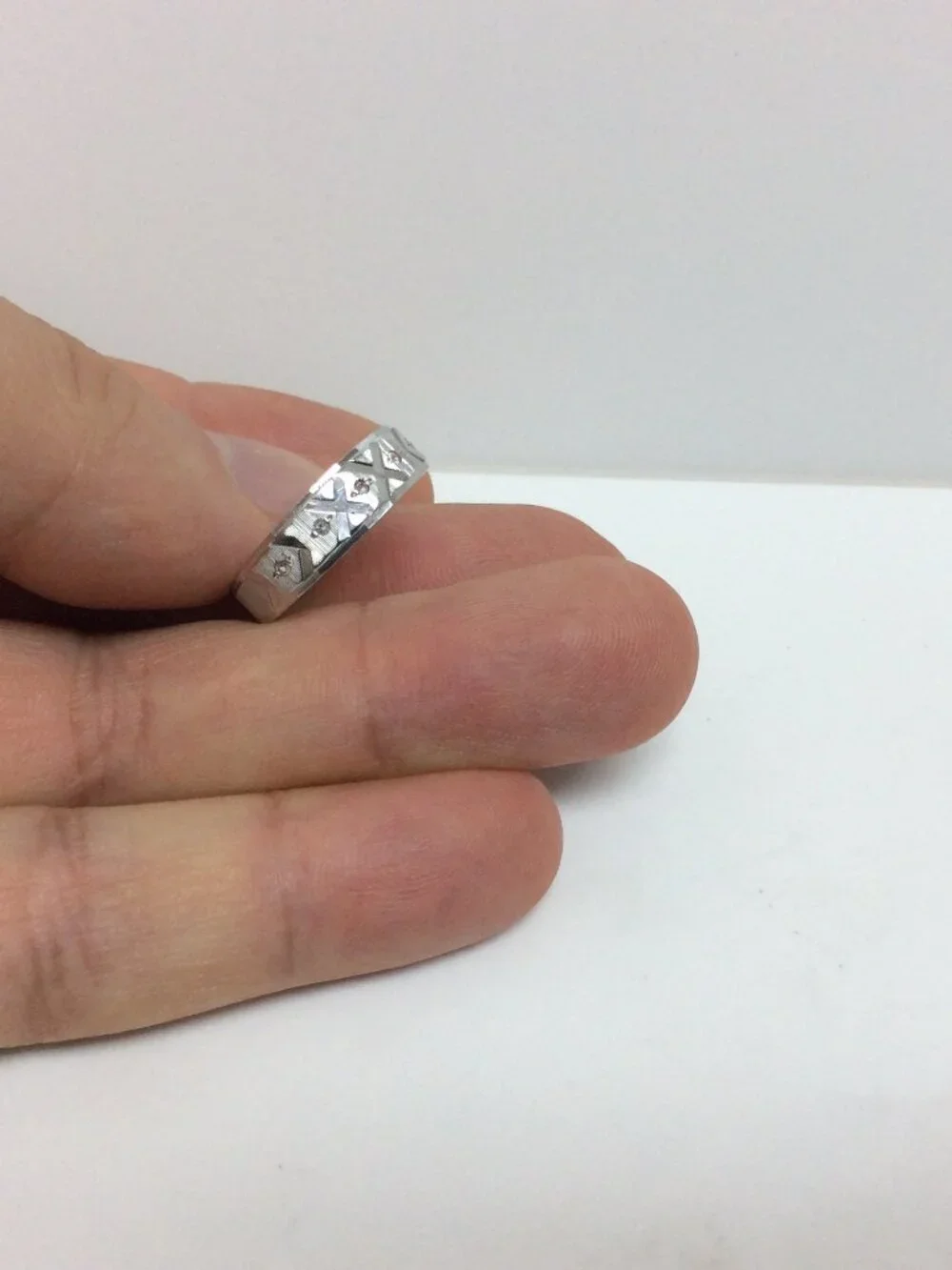 18K White Real Solid Gold Diamond Lady Ring Band Size 8.50    2.90gr